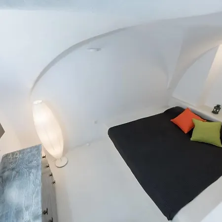 The Luna With Private Jacuzzi Emporio (Santorini)