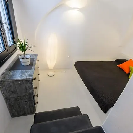 The Luna With Private Jacuzzi * Emporio (Santorini)