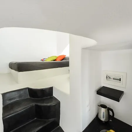 The Luna With Private Jacuzzi * Emporio (Santorini)
